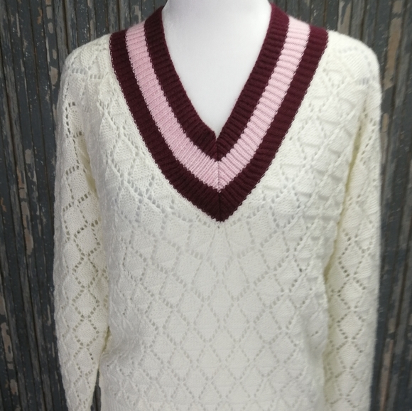 Derek Heart ❤️ Open Knit V-Neck Sweater (Medium) - Picture 2 of 7